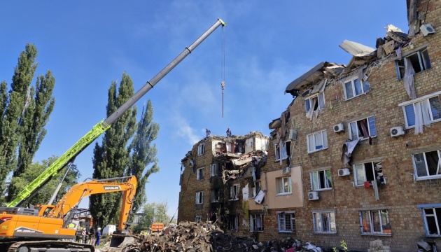 Посол Франції на місці удару в Києві: Про який мир говорить Росія?