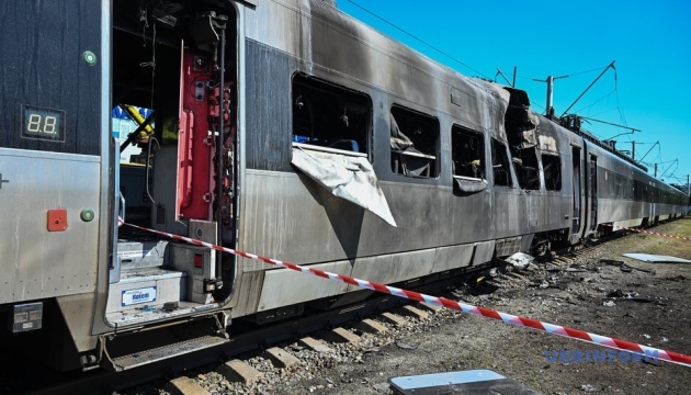 Іноземні посольства у Києві приспустили прапори на знак скорботи