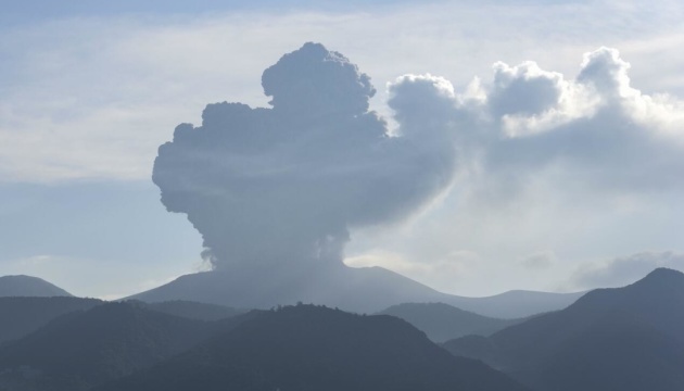 У Японії прокинувся вулкан - попіл піднімався на висоту до 5,5 кілометра