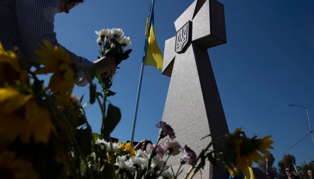  На Берковецькому кладовищі у Києві відкрили другий Меморіальний монумент загиблим воїнам