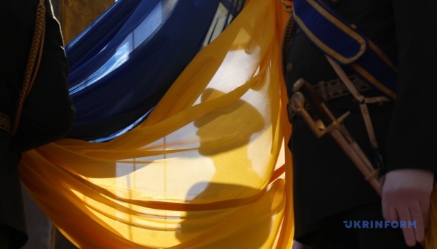 Київ під ударом, військове кладовище й оновлений прапор над Дніпром