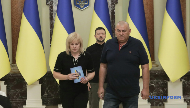 Зеленський вручив сертифікати на квартири Героям України та родинам загиблих захисників