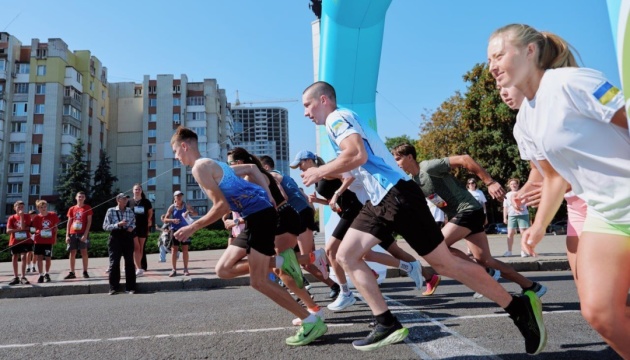 У Черкасах до забігу «Шаную воїнів, біжу за Героїв України» долучилося 600 людей
