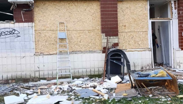 У Києві під час російської атаки було знищено відділення Укрпошти
