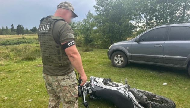 За кордон на мотоциклі: ще одну схему для ухилянтів викрили на Рівненщині