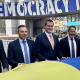 Тридцятиметровий прапор України розгорнули навпроти Європарламенту