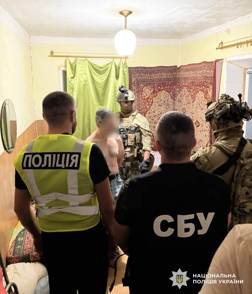 Нацполіція показала світлини затримання підозрюваного у вбивстві Парубія