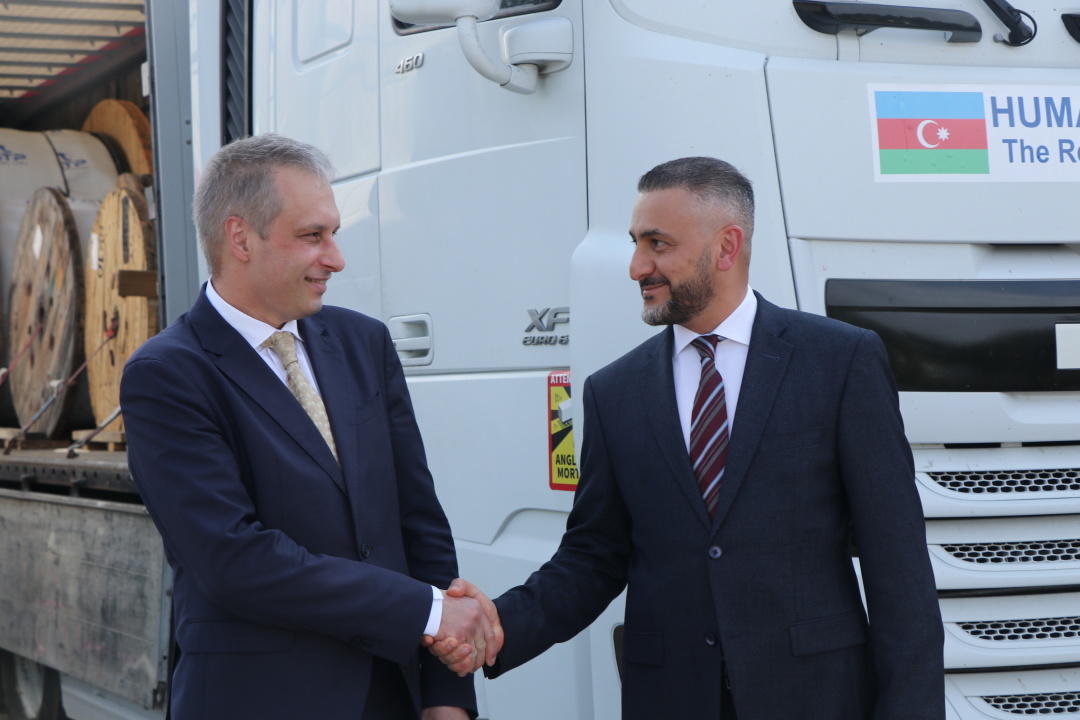 Азербайджан передав українським енергетикам партію гумдопомоги