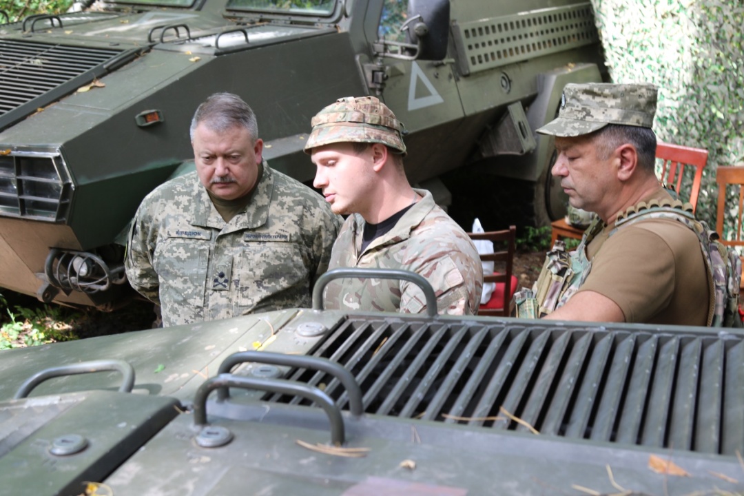 Напередодні Дня воєнної розвідки командувач ОК «Захід» відзначив бійців на Сумщині