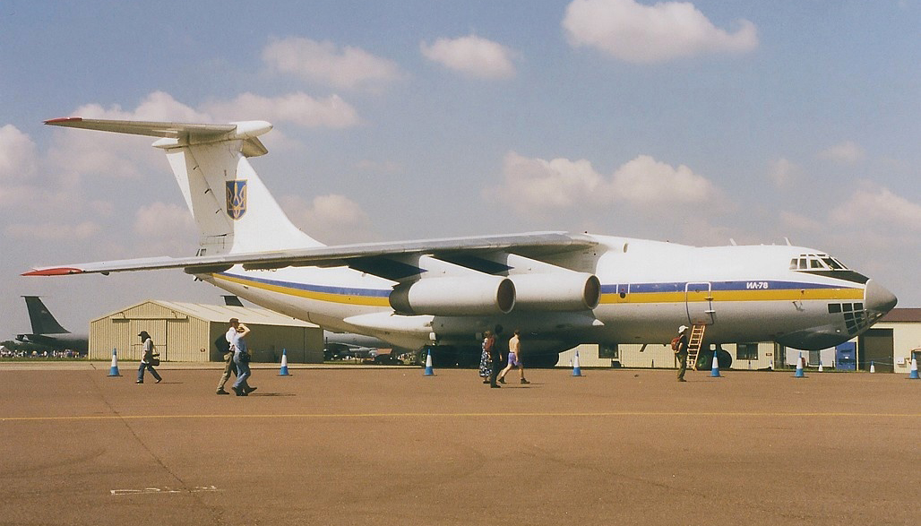 Паливозаправник Іл 78 ВПС України на авіашоу RIAT 1997, Фейфорд, Англія. автор  Alan D R Brown . 