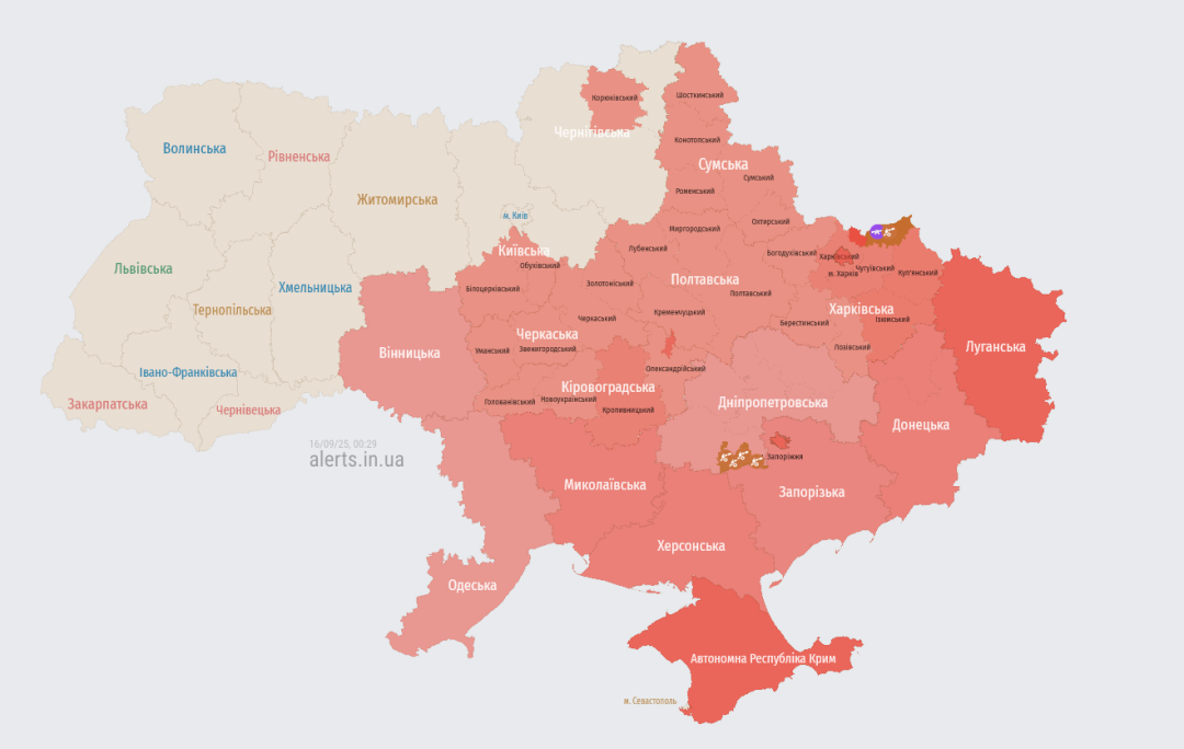У низці регіонів - повітряна тривога через загрозу застосування балістичного озброєння
