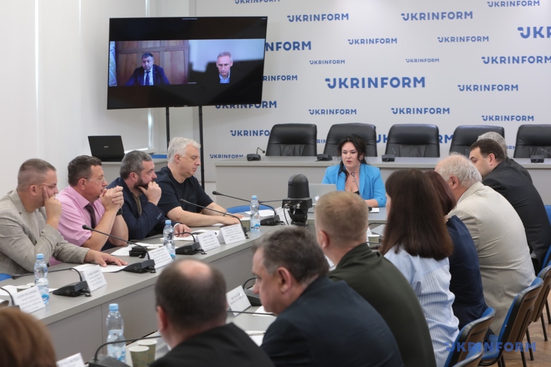 Ректор національного університету «Запорізька політехніка» Віктор Грешта (на екрані  ліворуч)