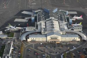 Vilnius Airport temporarily halts operations due to weather balloons