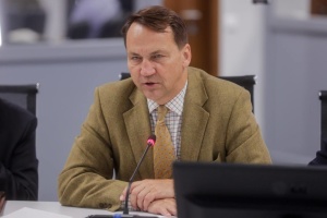 Sikorski popiera utworzenie strefy zakazu lotów nad Ukrainą

