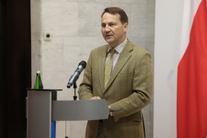 Сікорський запропонував своє посередництво між Україною та Угорщиною