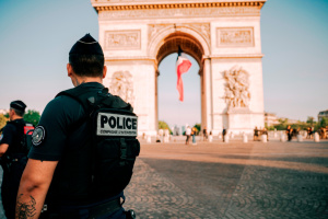 Спроба підриву бомби в Парижі: поліція затримала ще двох підозрюваних