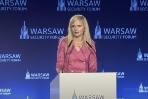 Przewodnicząca Warsaw Forum: Zachód zbyt długo „tańczy z rosyjskim niedźwiedziem” – czas na zdecydowane działania

