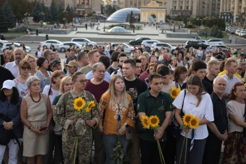 殺害されたパルビー元国会議長の告別式がキーウ中心部で開催