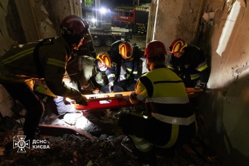 Тіло загиблого чоловіка з-під завалів у Святошинському районі дістали рятувальники