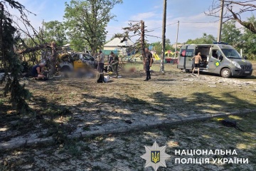 Zahl der Toten bei russischem Luftangriff auf das Dorf Jarowa steigt auf 23