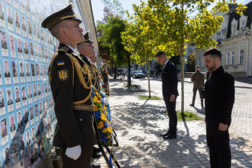 Selenskyj und Stubb gedenken gefallener Verteidiger der Ukraine
