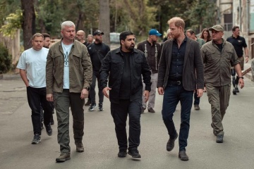 Le prince Harry visite le lieu d'une attaque russe à Kyiv