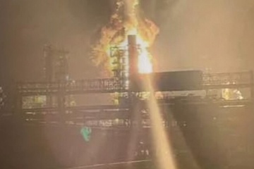 Generalstab bestätigt Treffer auf Ölraffinerie Kirischi im Leningrader Gebiet