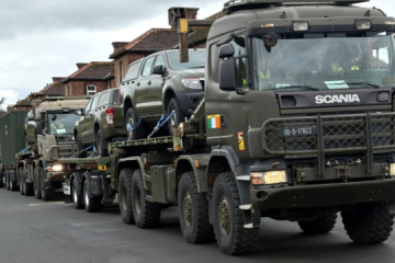 Irland übergibt 34 Fahrzeuge und drei Minenräumroboter an ukrainischen Streitkräfte
