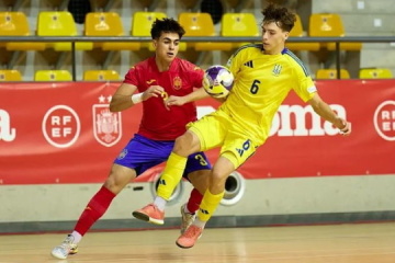 L'équipe ukrainienne de futsal U19 perd contre l'Espagne lors d'un match amical 