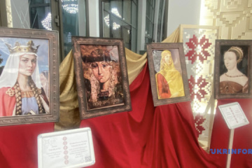 Se presenta en Ankara una exposición sobre famosas líderes históricas de origen ucraniano