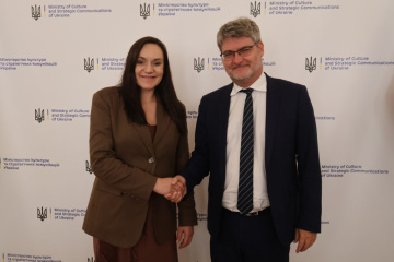 La ministre par intérim de la Culture ukrainienne et l’ambassadeur de France discutent de coopération culturelle