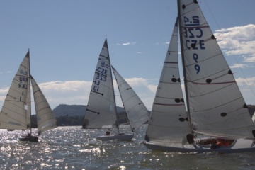 Veteranos ucranianos representan al país en una regata internacional de vela por primera vez