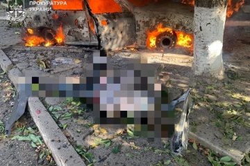 Russians shell Kherson with artillery, woman killed