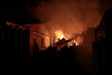 Ataque ruso provoca incendios y destrucción en varios distritos de la región de Kyiv 