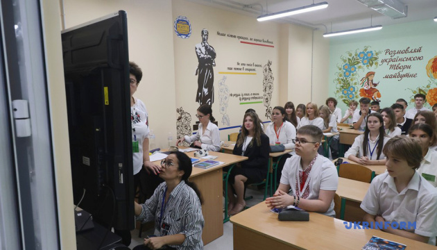 Новий навчальний рік в Україні розпочинають 3,5 мільйона школярів - Лісовий