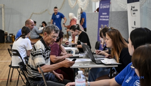 «Сиділи до останнього, але почали бити КАБами - і нерви здали»: репортаж із транзитного центру