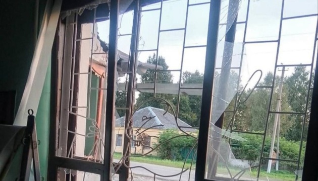 На прикордонні Чернігівщини через атаки РФ пошкоджені дві школи та магазин