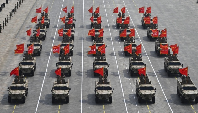 У Пекіні відбувся масштабний військовий парад