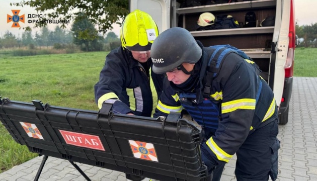 У Калуші через російську атаку пошкоджені будинки, рекомендують не відчиняти вікна