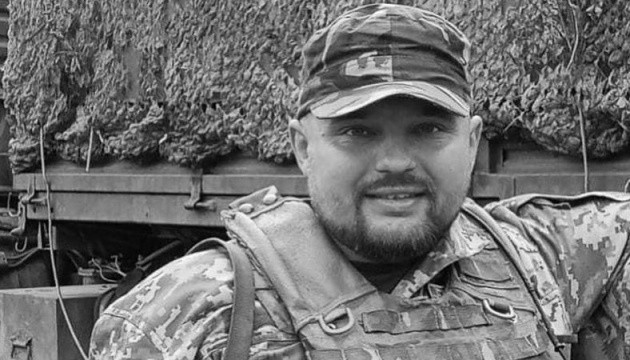 Пам'яті викладача, артилериста, лейтенанта Тараса Березюка (позивний «Сихівський»)