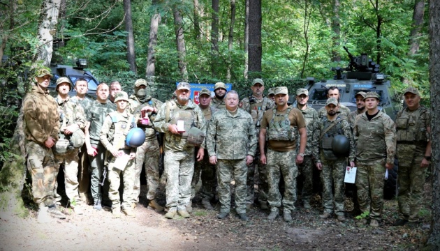 Напередодні Дня воєнної розвідки командувач ОК «Захід» відзначив бійців на Сумщині