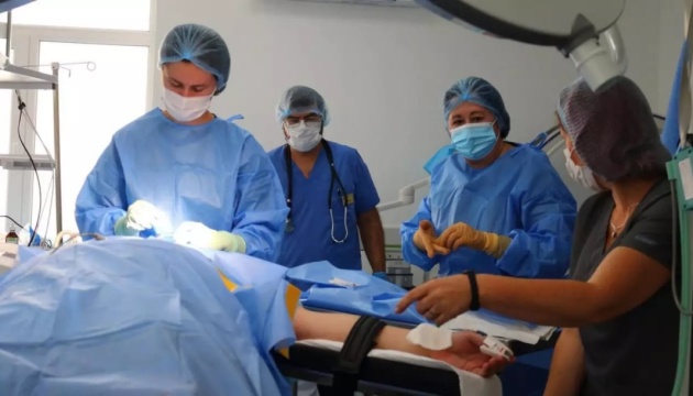 Медики Нацгвардії провели унікальну операцію з відновлення вилиці пораненому військовому
