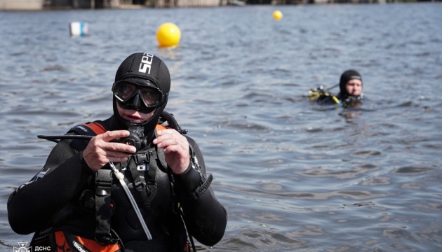 Інструктори з Франції провели  для українських рятувальників тренінг з підводного розмінування