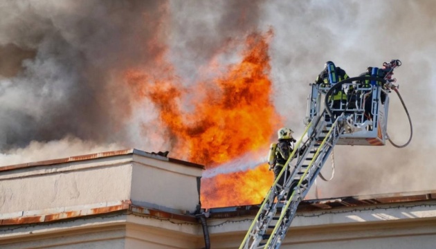 Росіяни вночі вдарили по підприємству у Запоріжжі вісьмома «Шахедами»