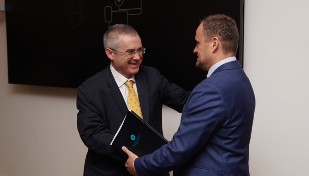 Підтримка регіонів і опалювальний сезон: Кулеба зустрівся з делегацією місії МВФ