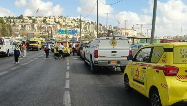 В Єрусалимі терористи обстріляли автобус, загинули п'ятеро людей