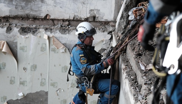 Троє загиблих, 11 поранених: у Святошинському районі Києва завершили аварійно-рятувальні роботи