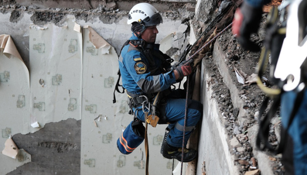 3 morts, 11 blessés : Les opérations de secours d'urgence sont terminées à Kyiv