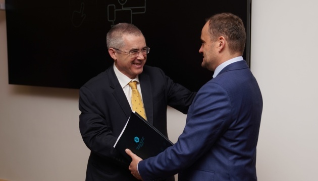 Kuleba aborda con la delegación de la misión del FMI el apoyo a las regiones y la temporada de calefacción