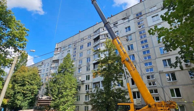 У Харкові відновлюють дев’ятиповерхівку, пошкоджену на початку вторгнення РФ